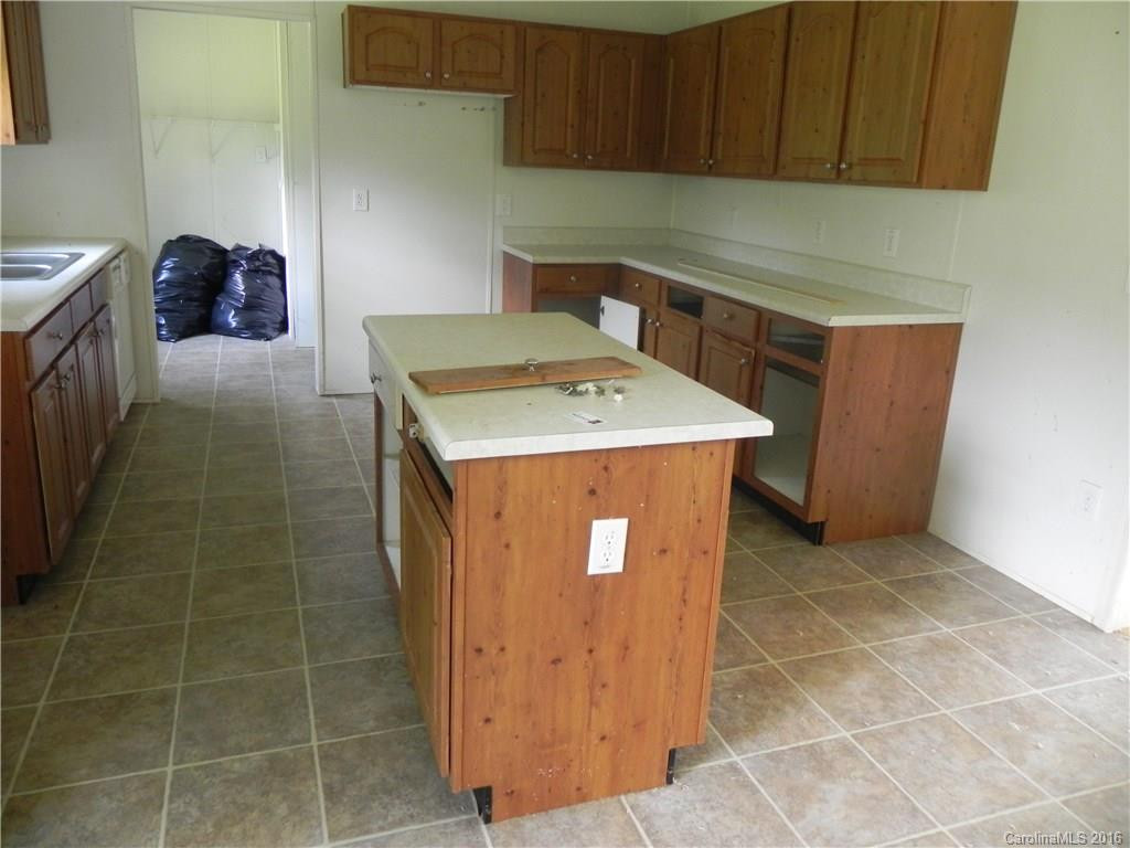 140 Bennick Drive - Photo 3
