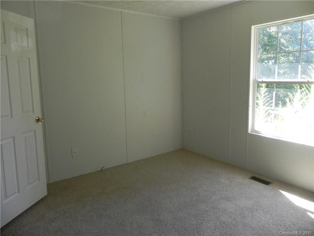 140 Bennick Drive - Photo 8