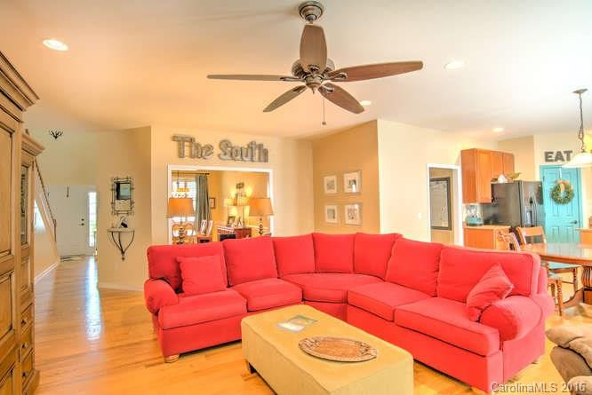 88 Roanoke Road - Photo 3