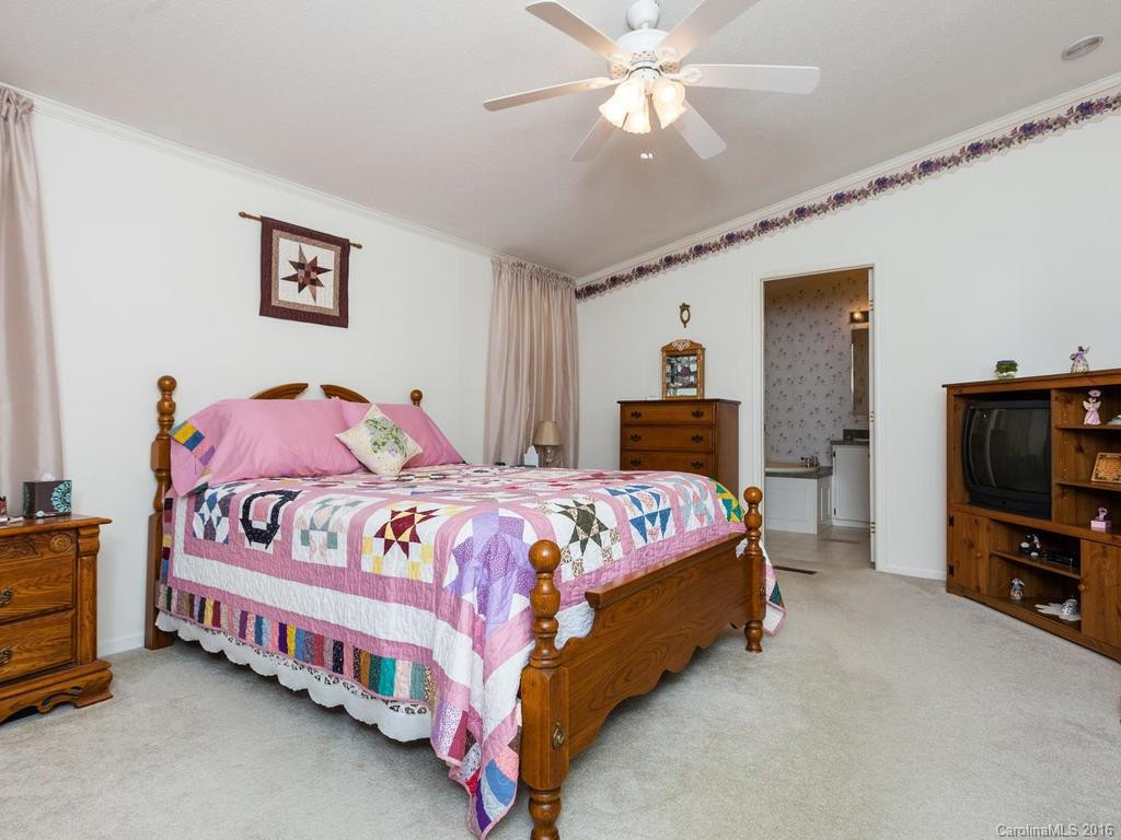 842 Apple Valley Road - Photo 15