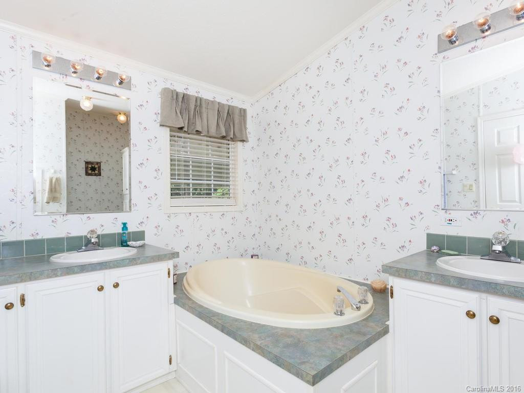 842 Apple Valley Road - Photo 18
