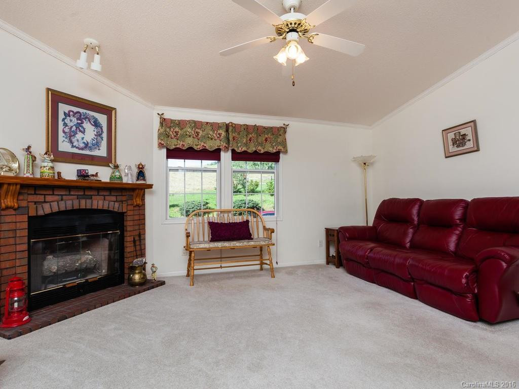 842 Apple Valley Road - Photo 5