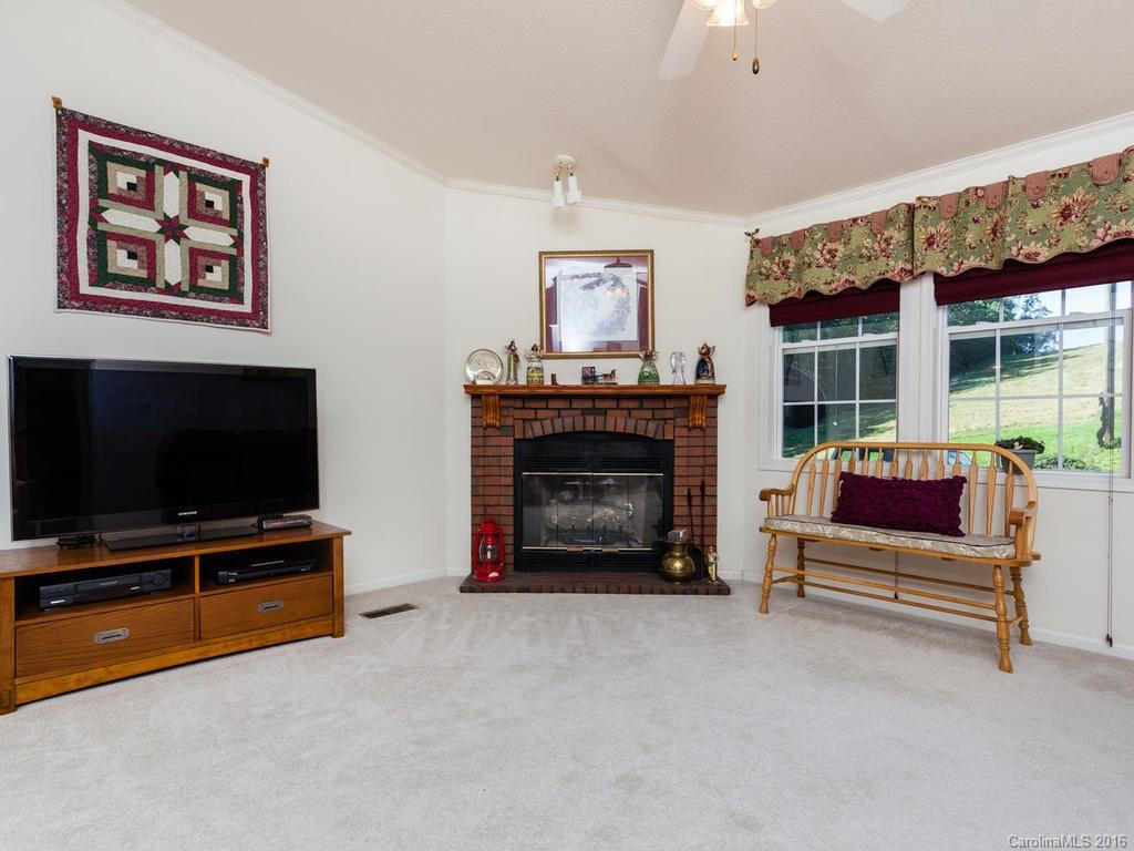 842 Apple Valley Road - Photo 6
