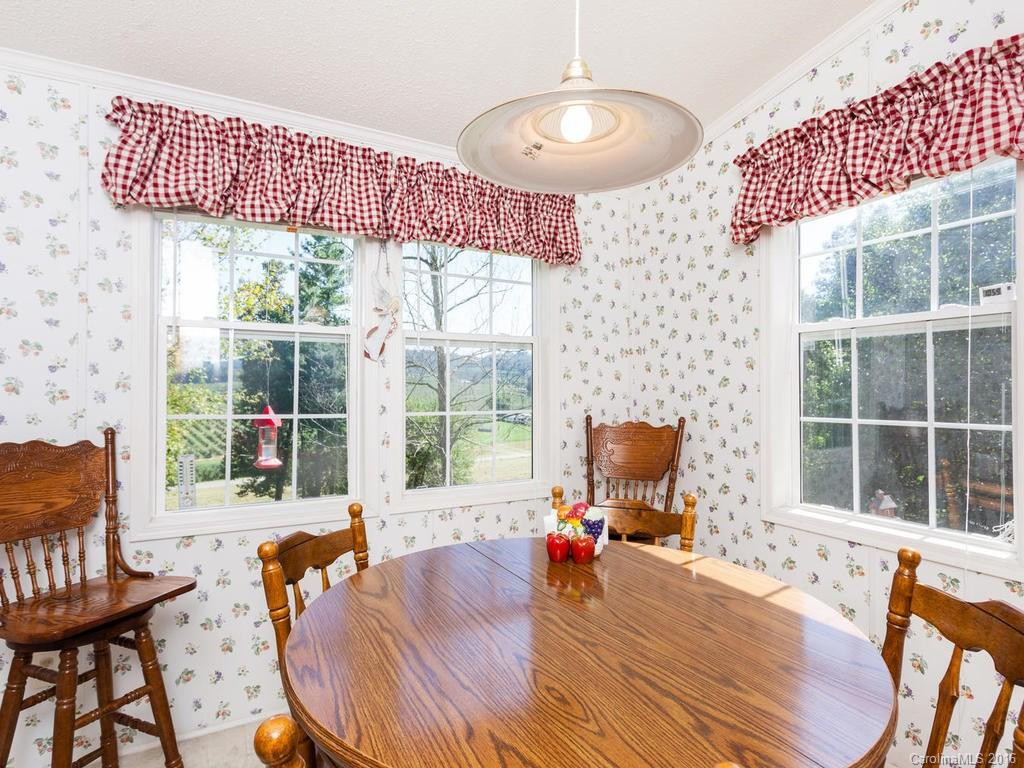 842 Apple Valley Road - Photo 8