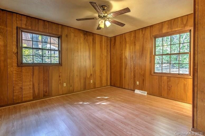 205 Ewart Drive - Photo 11