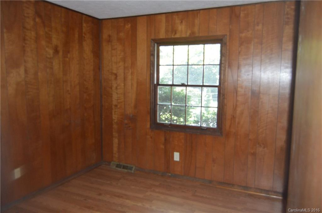 205 Ewart Drive - Photo 12