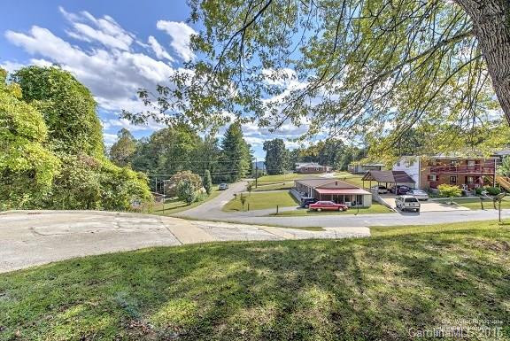 205 Ewart Drive - Photo 3