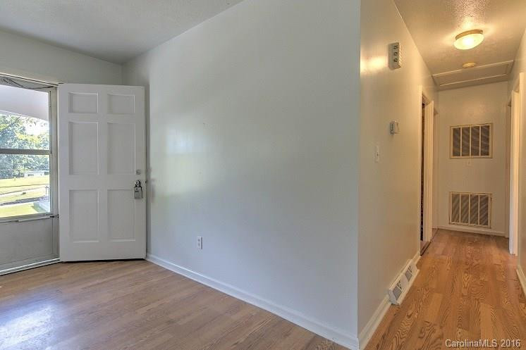 205 Ewart Drive - Photo 6