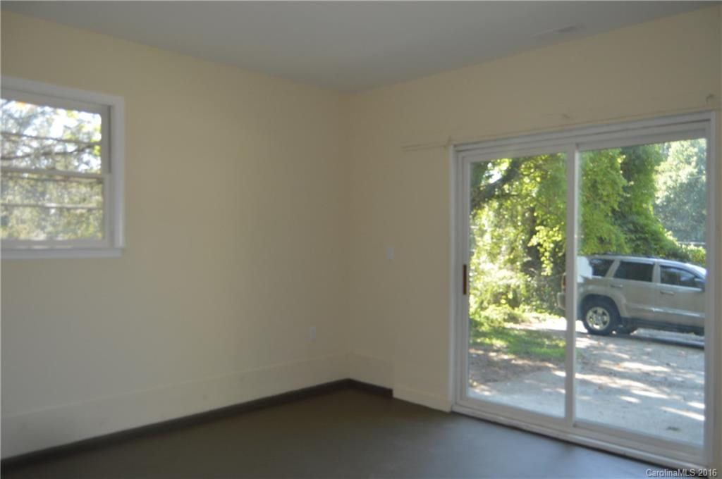 205 Ewart Drive - Photo 8
