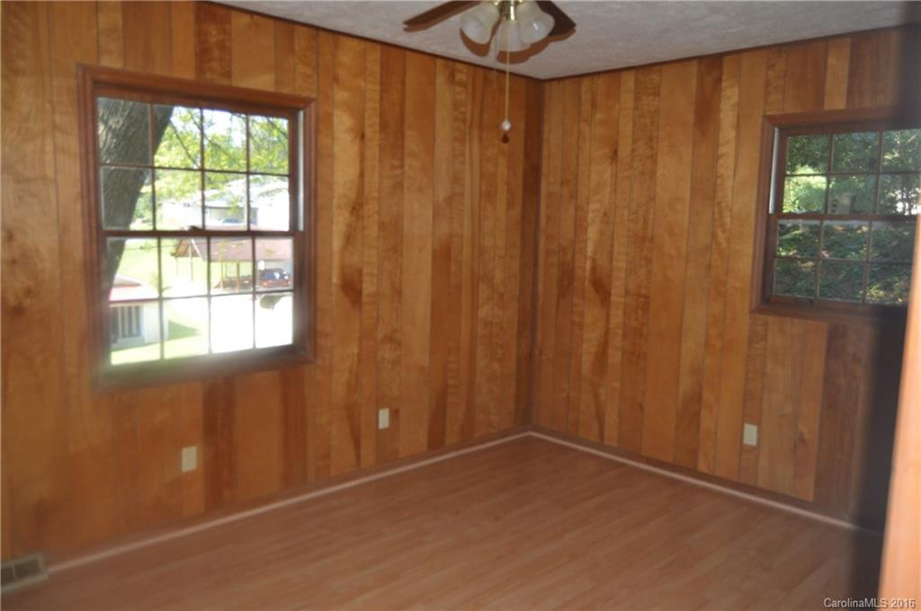 205 Ewart Drive - Photo 10