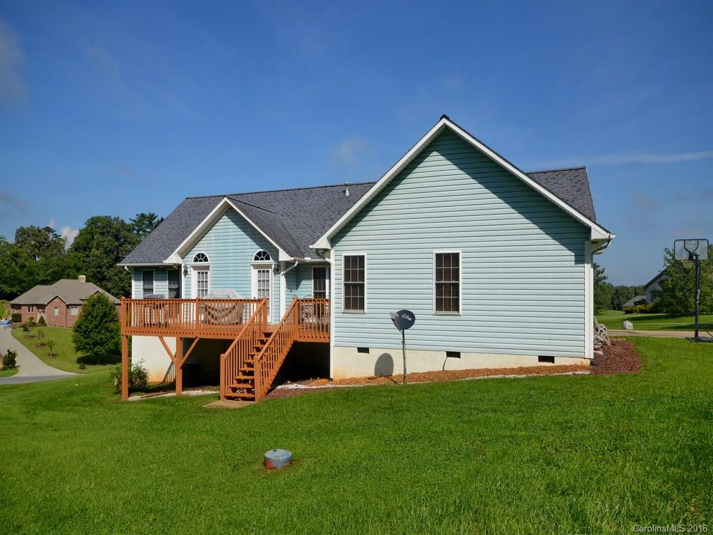 207 Ferguson Drive - Photo 2