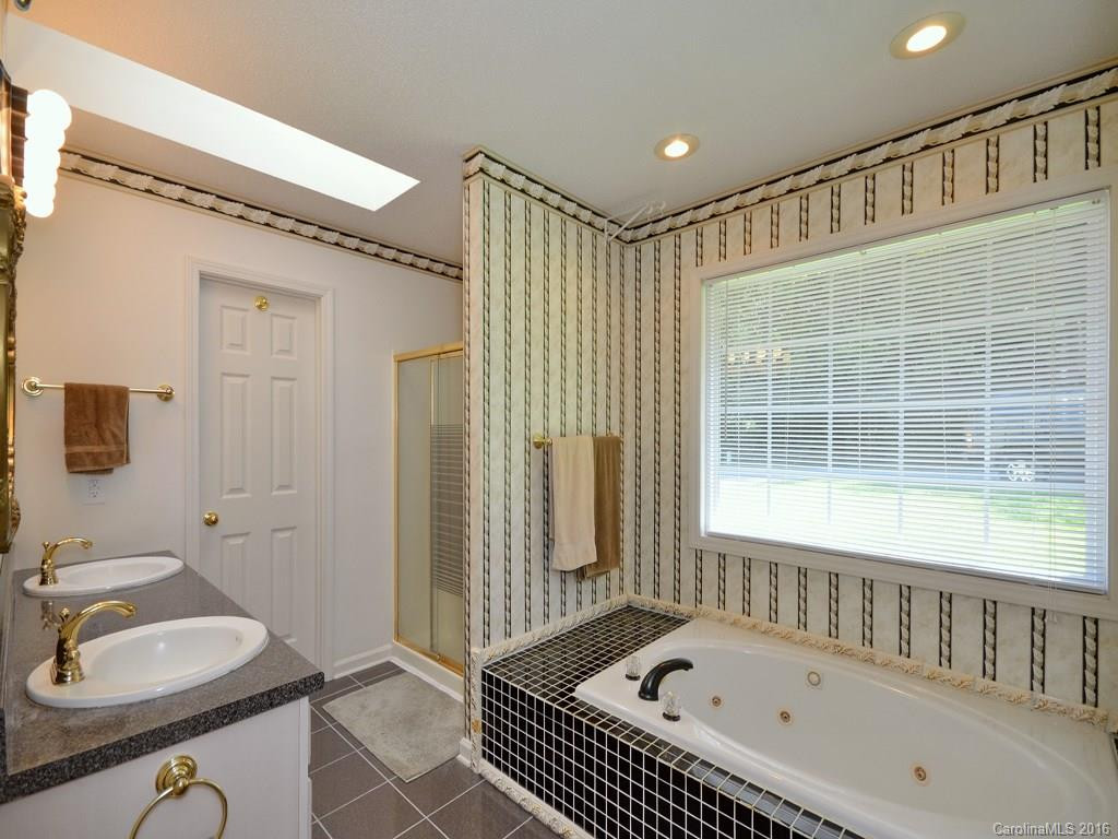 207 Ferguson Drive - Photo 12