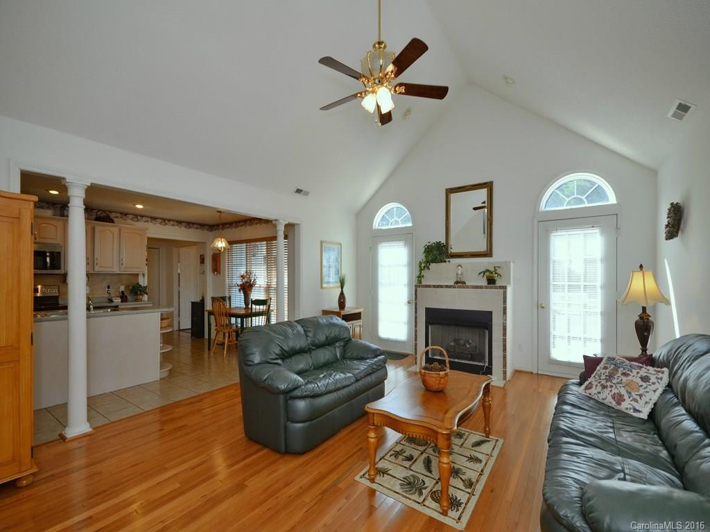 207 Ferguson Drive - Photo 4