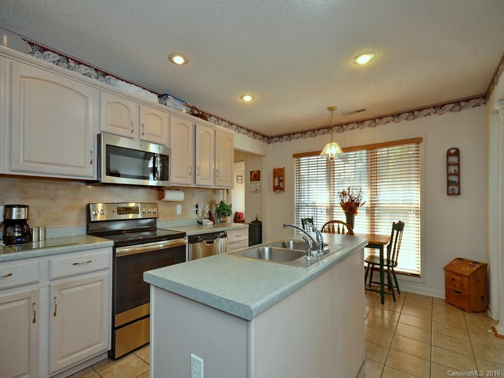 207 Ferguson Drive - Photo 5