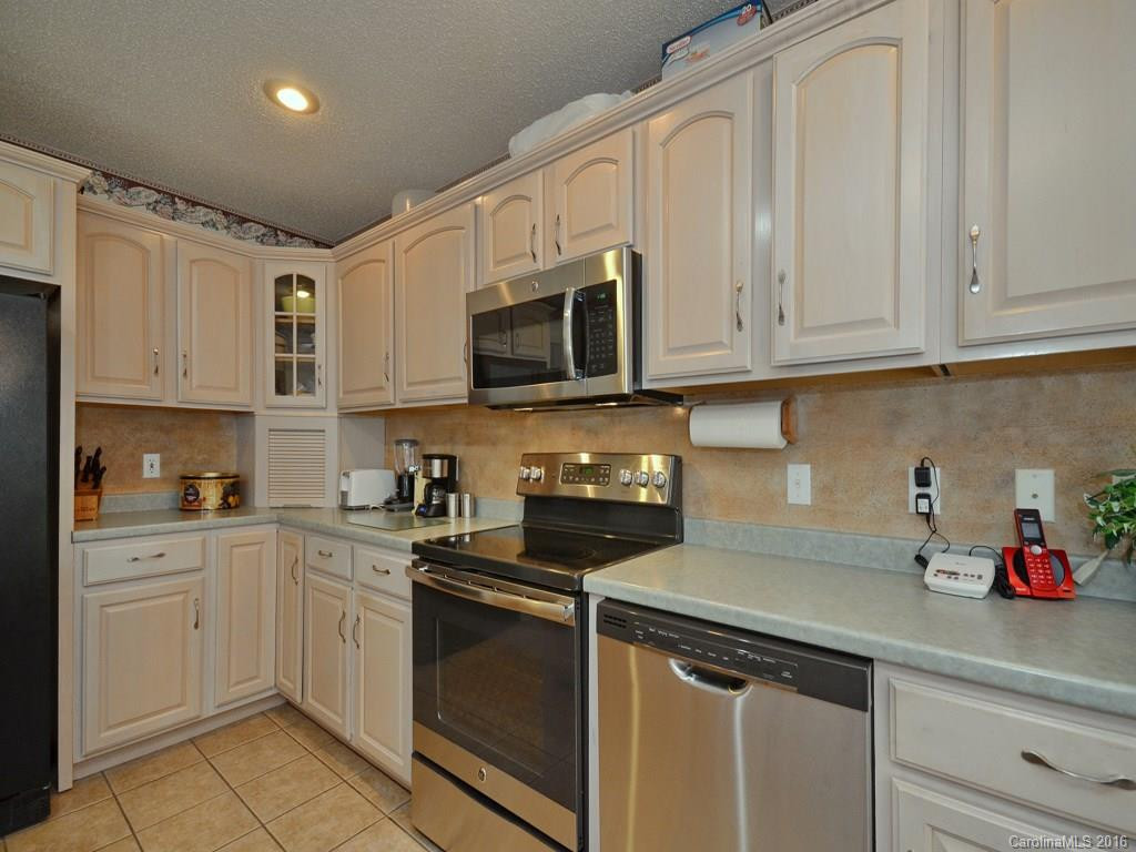 207 Ferguson Drive - Photo 6