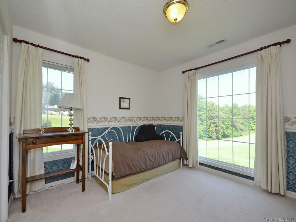 207 Ferguson Drive - Photo 7