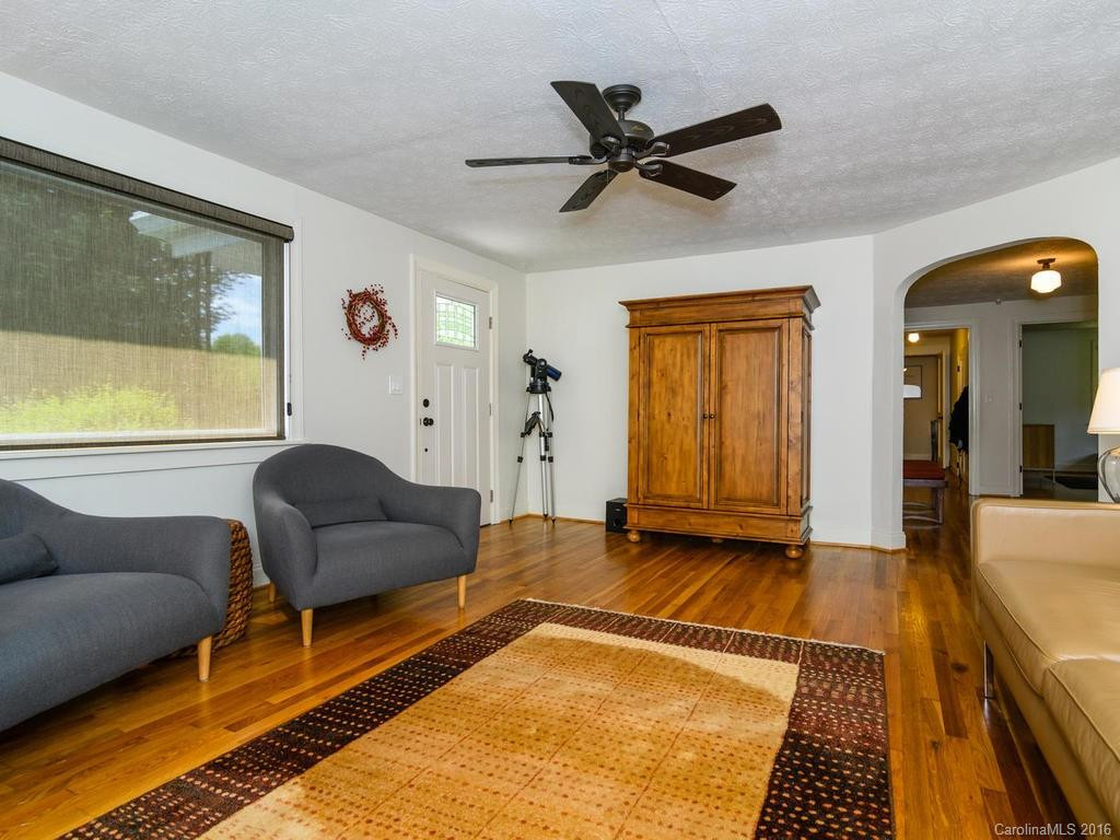 39 Indian Trail Road - Photo 4