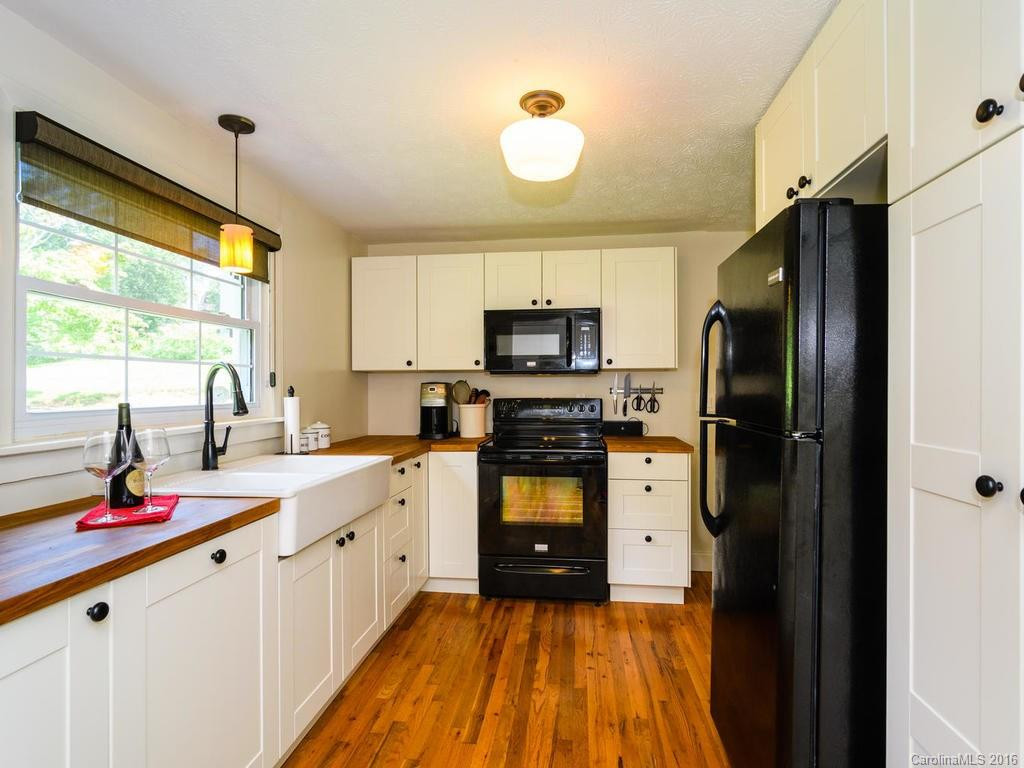 39 Indian Trail Road - Photo 10