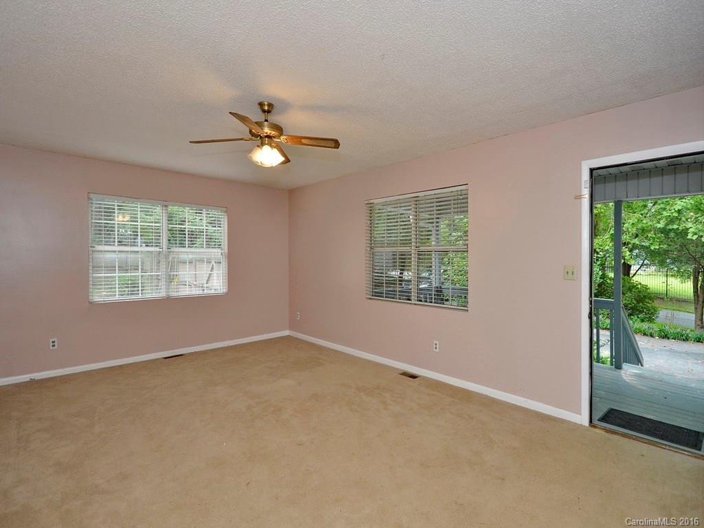 432 Courtland Boulevard - Photo 2