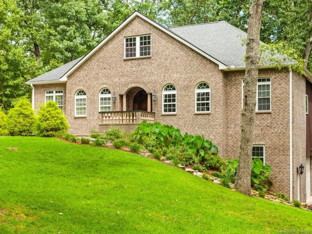 203 Foxwood Drive #17