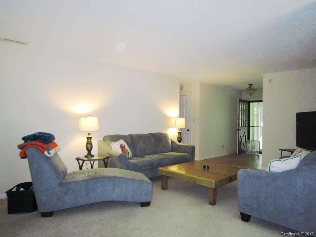 26 Glen Cove Road - Photo 3