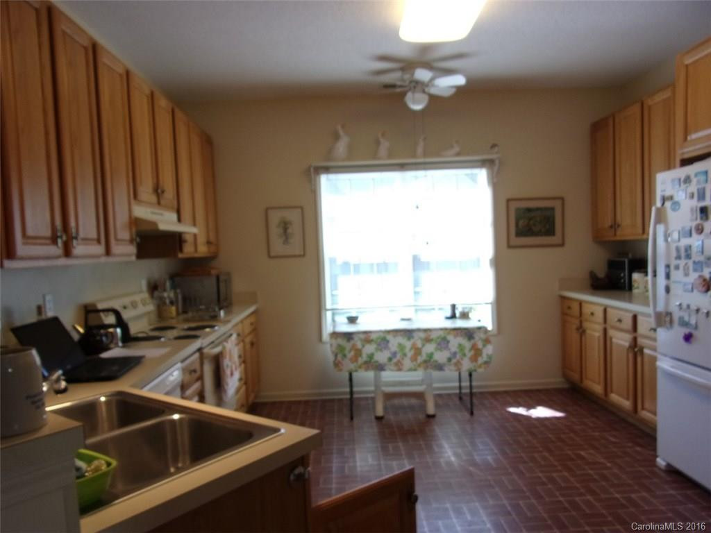 192 Cambridge Drive - Photo 5