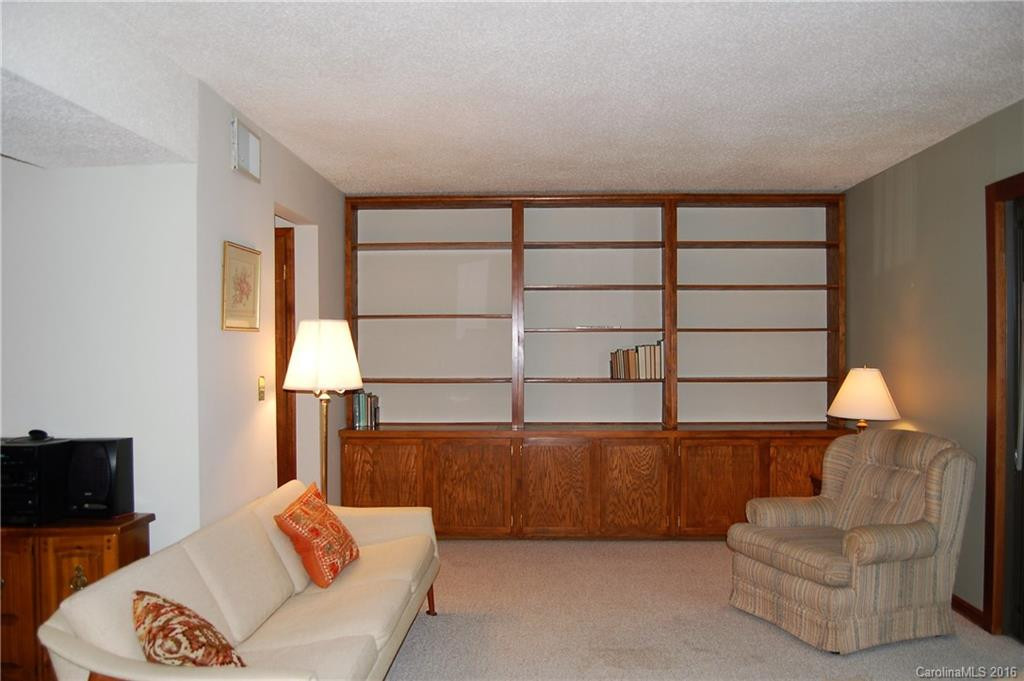 35 George Circle #8 - Photo 5