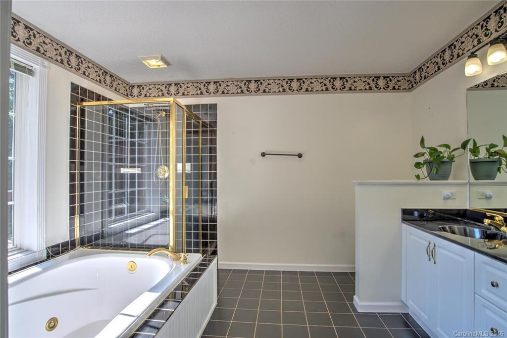 5 Westmont Drive - Photo 13