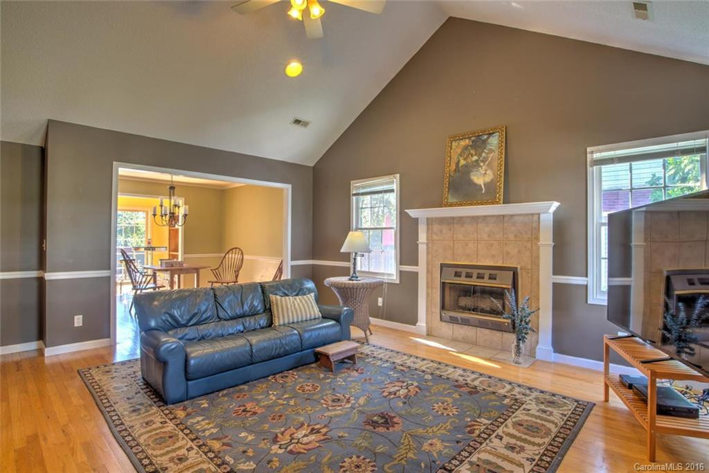 5 Westmont Drive - Photo 4