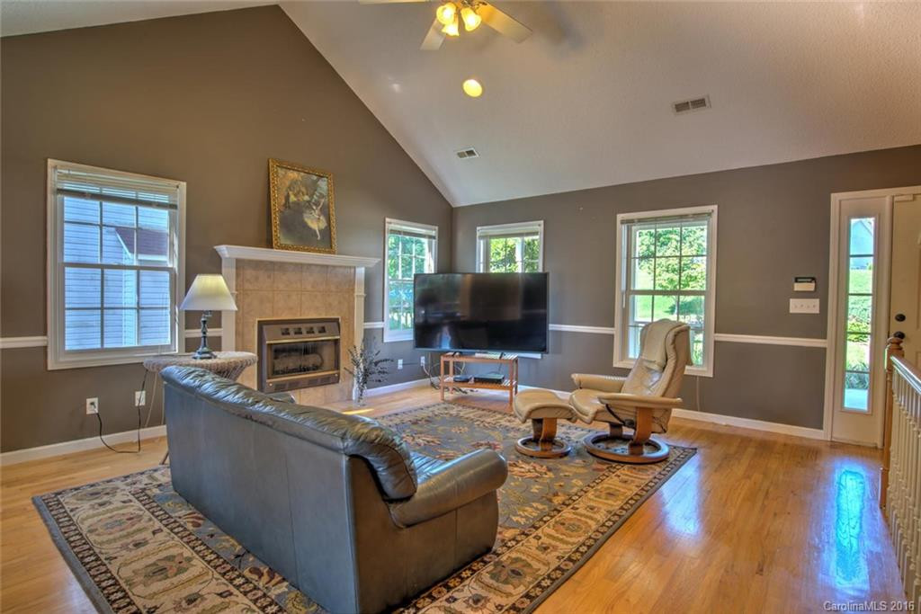 5 Westmont Drive - Photo 5