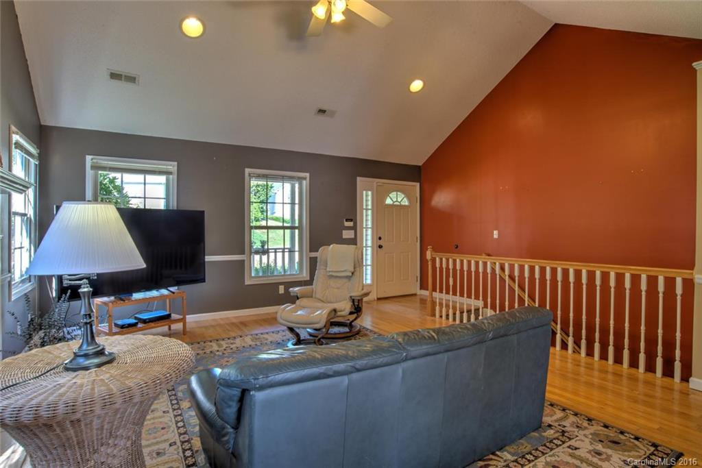 5 Westmont Drive - Photo 6
