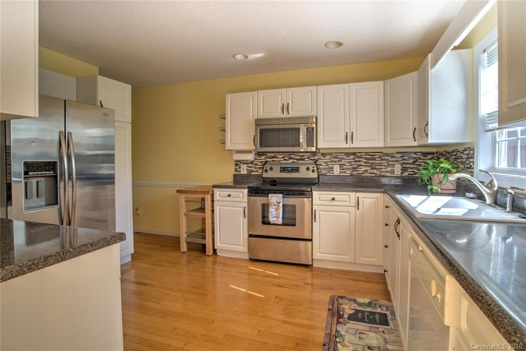 5 Westmont Drive - Photo 7