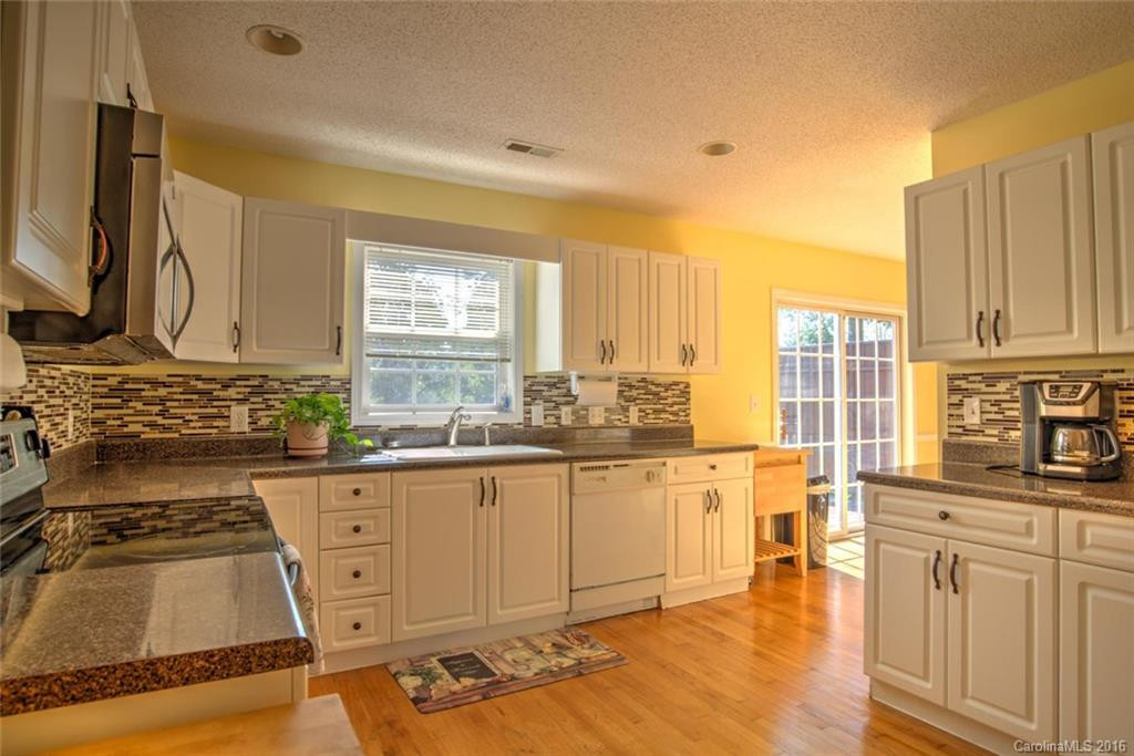 5 Westmont Drive - Photo 8