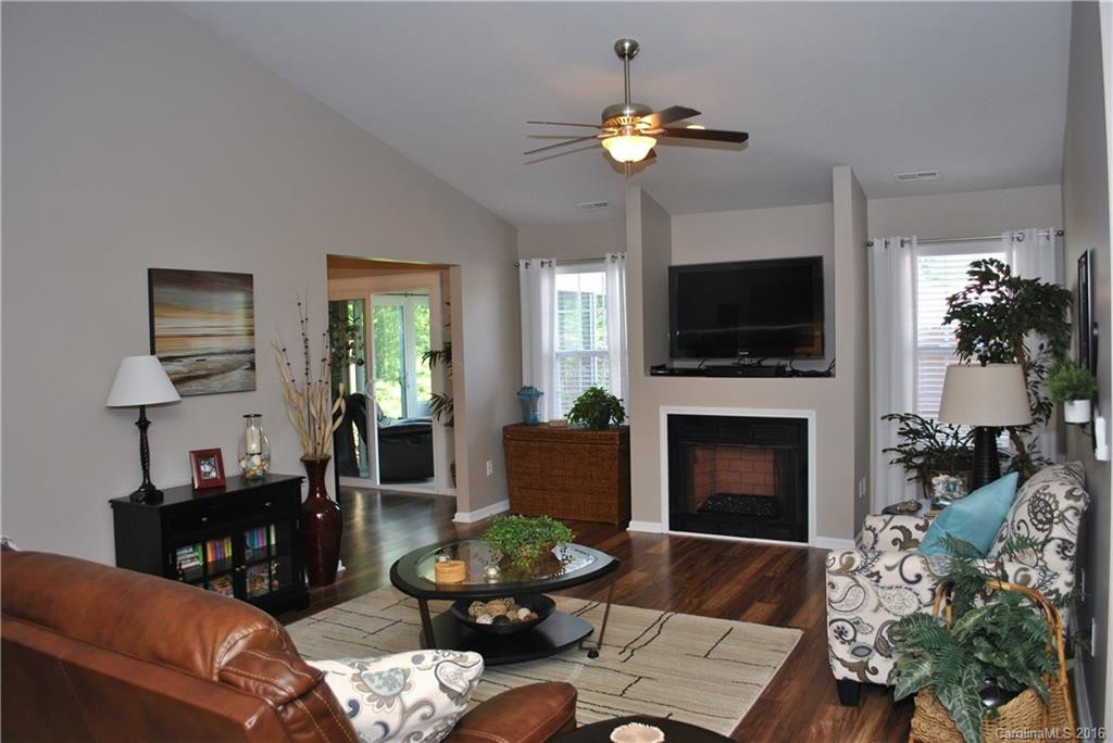 70 Farington Circle #103 - Photo 4