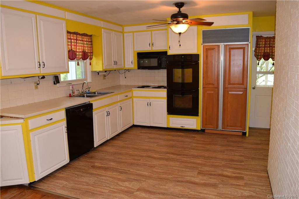 1970 Cambridge Drive - Photo 5
