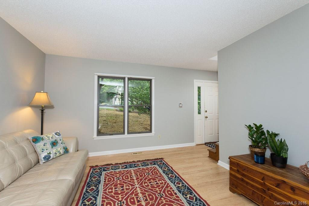 14 Stephanie Lane - Photo 5