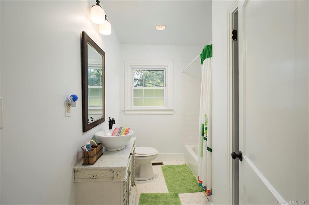 140 Lakeview Avenue - Photo 10