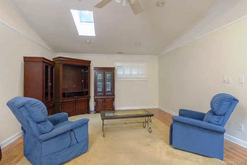 18 Robinhood Road - Photo 10