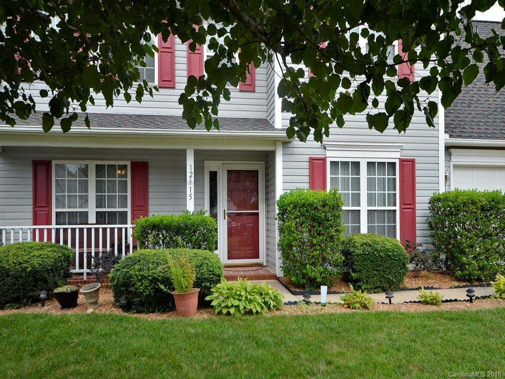 1215 Pebble Lane - Photo 2