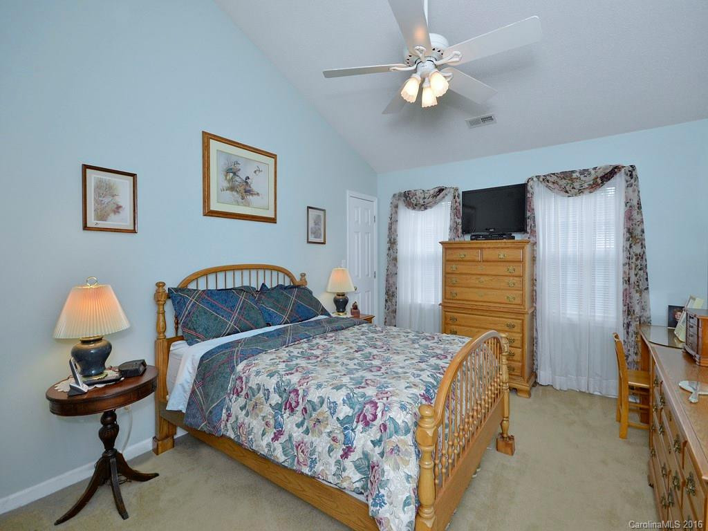1215 Pebble Lane - Photo 15