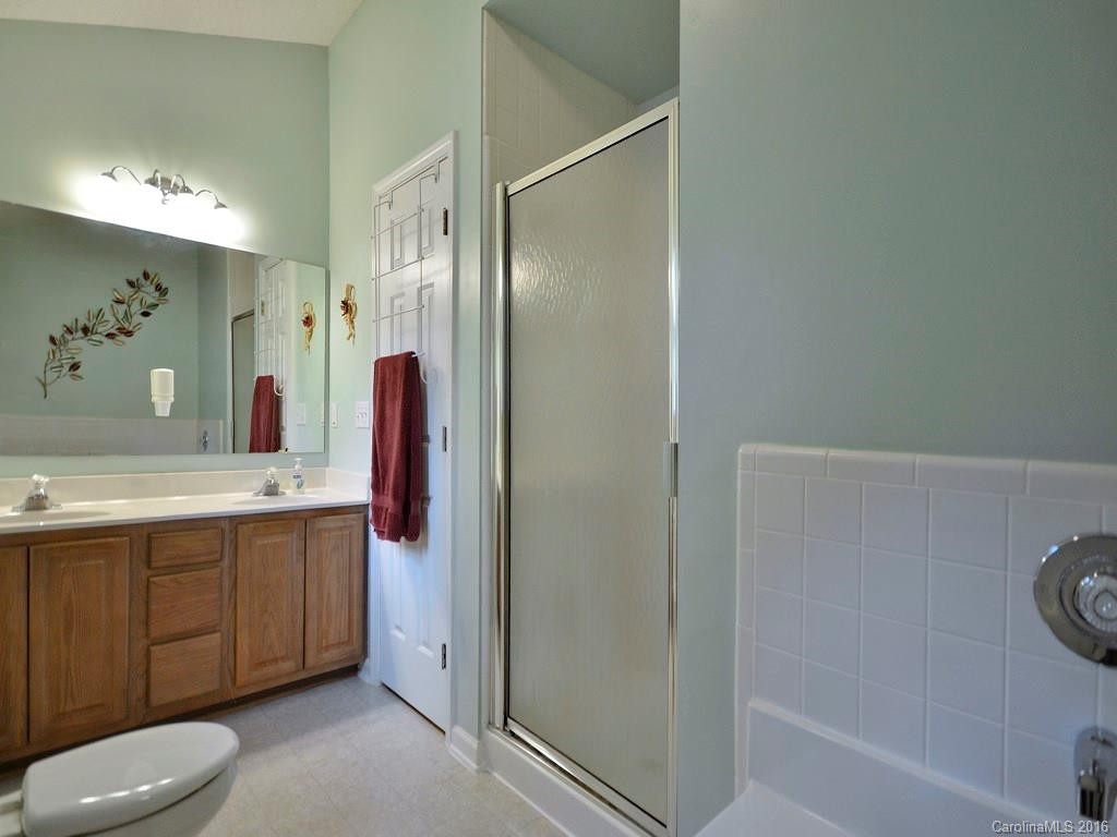 1215 Pebble Lane - Photo 16