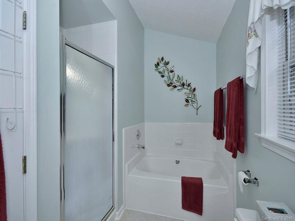 1215 Pebble Lane - Photo 17