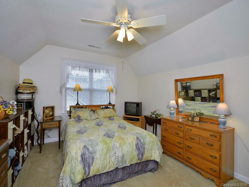 1215 Pebble Lane - Photo 20