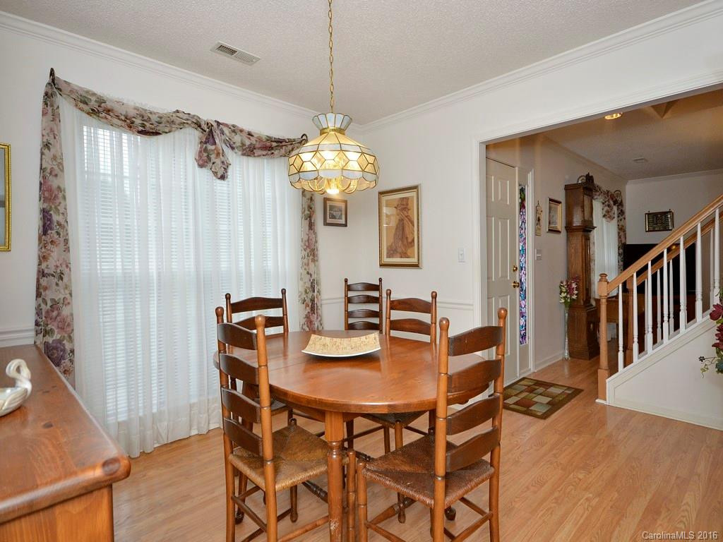 1215 Pebble Lane - Photo 4