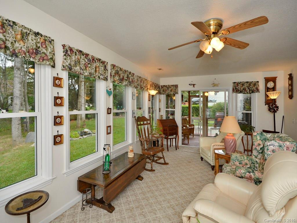1215 Pebble Lane - Photo 8