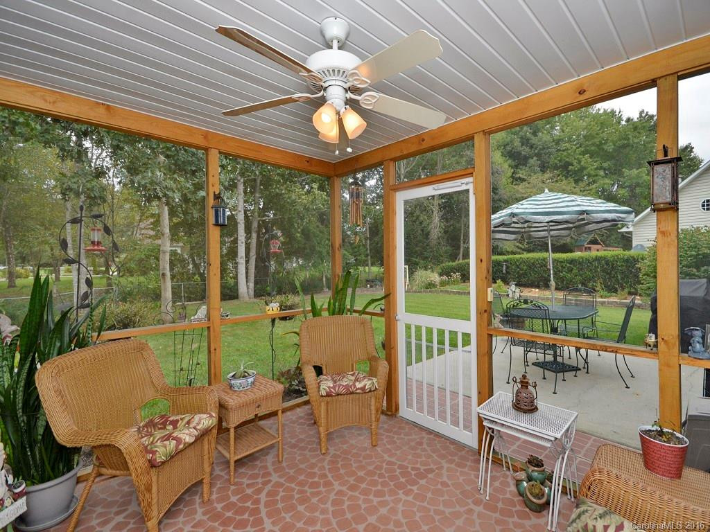 1215 Pebble Lane - Photo 9