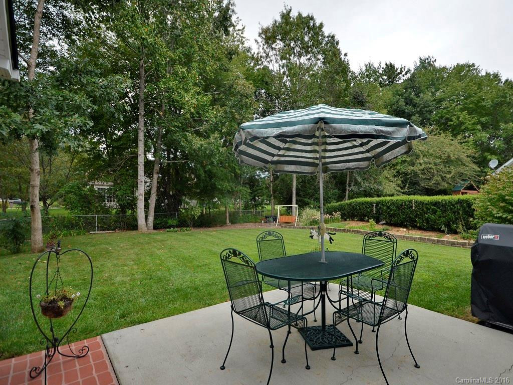 1215 Pebble Lane - Photo 10