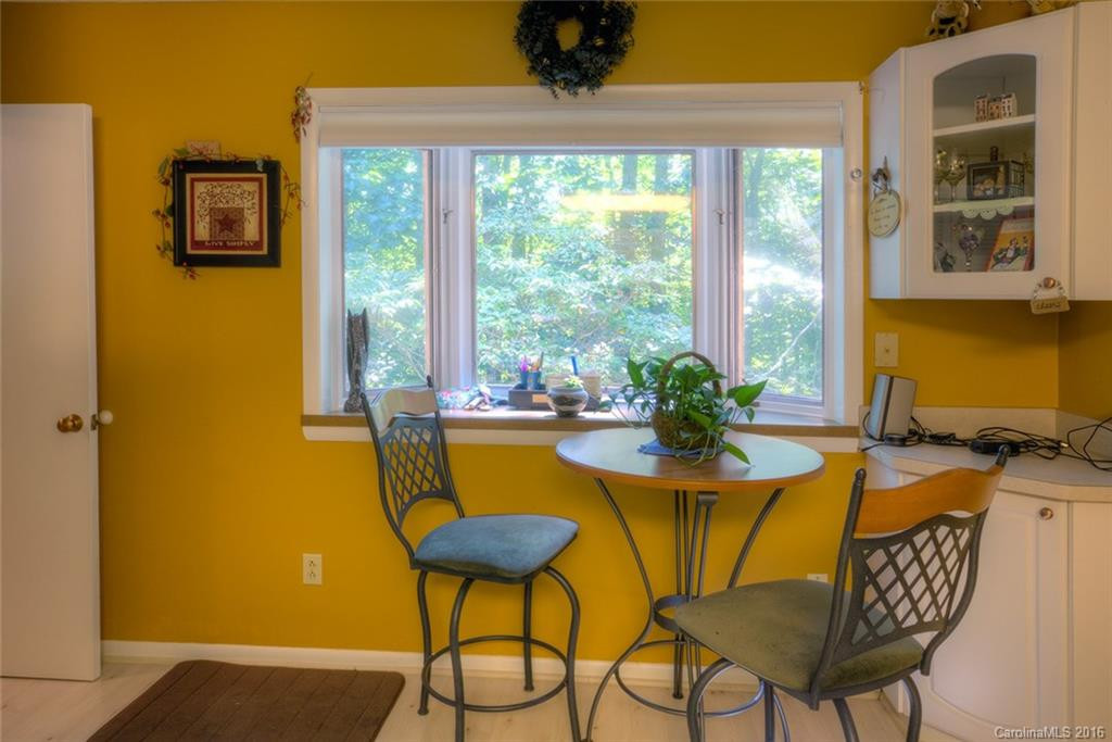 290 Skyland Drive - Photo 11