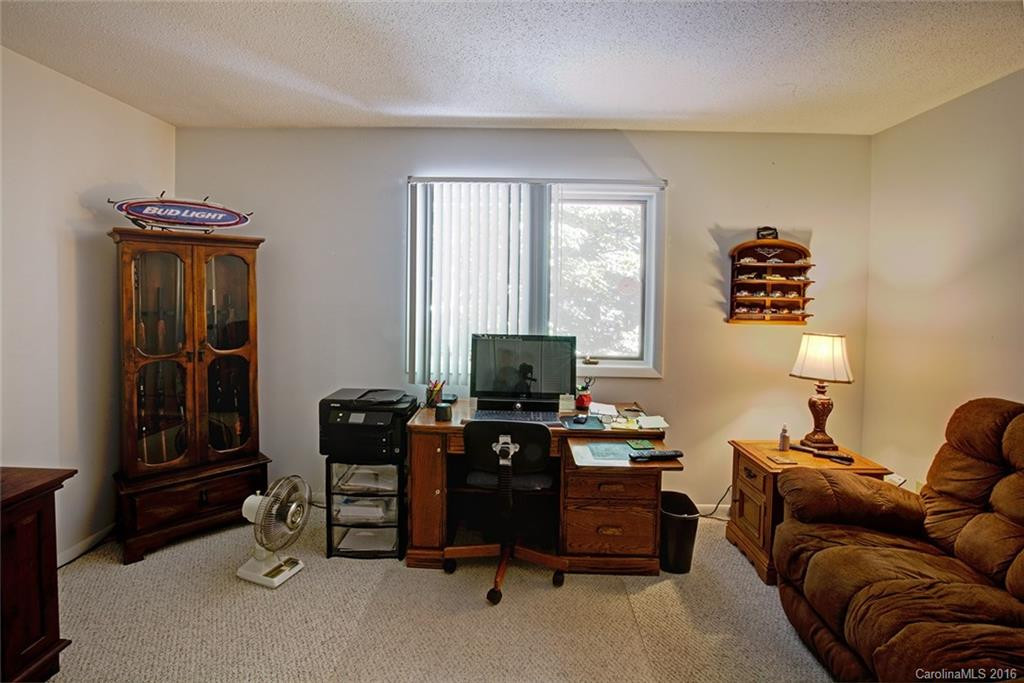 290 Skyland Drive - Photo 15