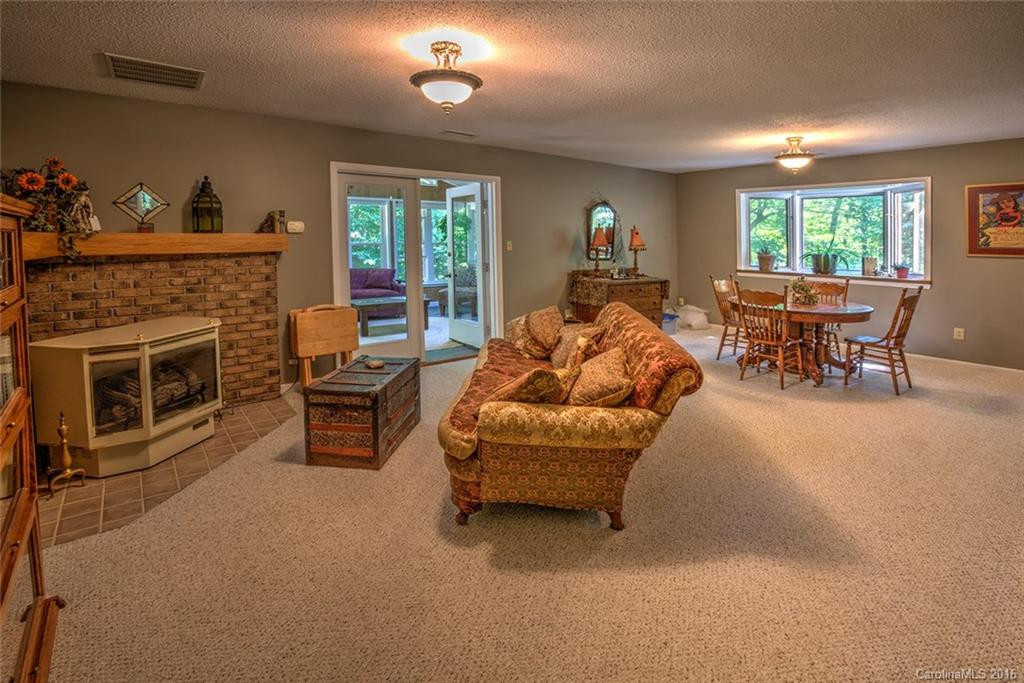 290 Skyland Drive - Photo 6